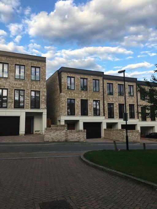 亨顿Amazing New Built Townhouse With Garden In London别墅 外观 照片