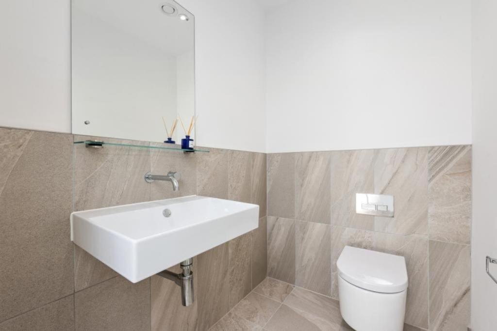 亨顿Amazing New Built Townhouse With Garden In London别墅 外观 照片